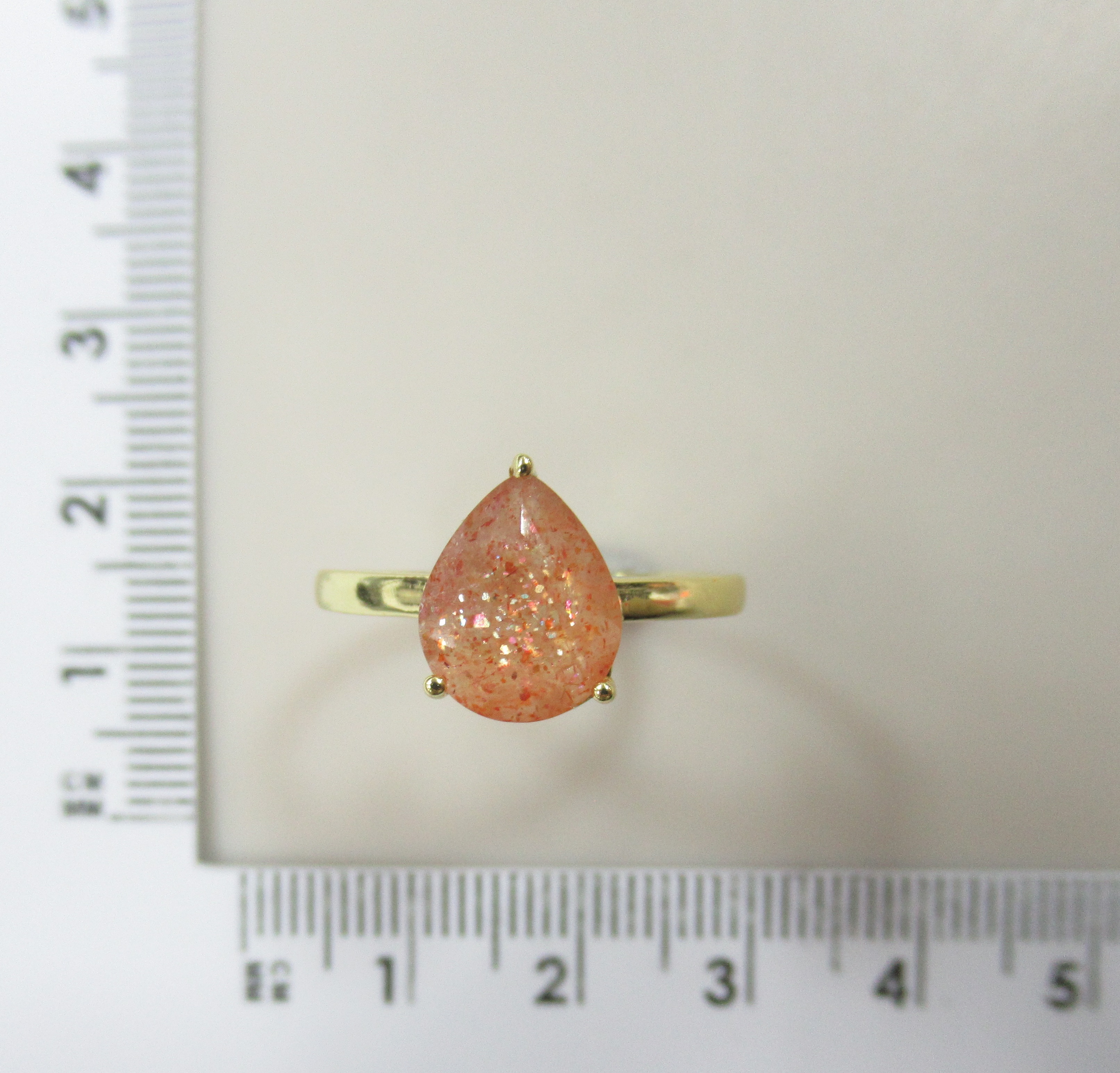 Серебряное кольцо с солнечным камнем